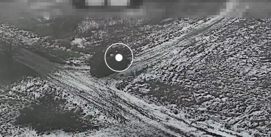 Бронемашина ВС РФ во время атаки