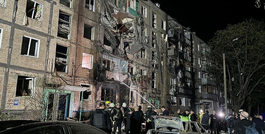 обстрел, обстрел Харькова, удар по Харькову, удар по жилому дому в Харькове, авиаудар по Харькову