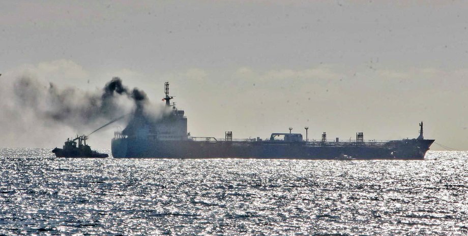 танкер, море