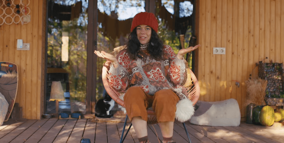 девушка переехала в село из Киева