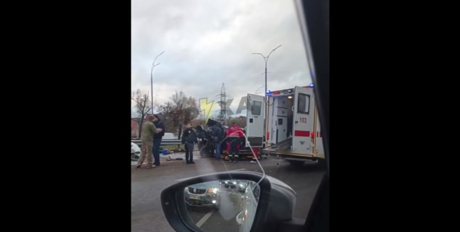 дтп в киеве, автобус слетел с дороги, дтп голосеевский район, дтп теремки, автобус в киеве слетел с дороги