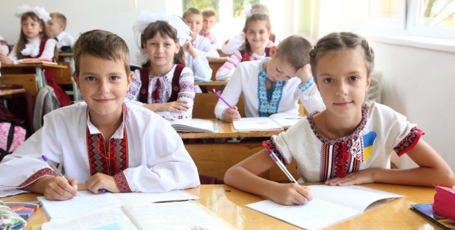 украинские беженцы, украинские школьники, украинцы в польше, украинские дети в польских школах, образование в польше, украинские классы в польских школах
