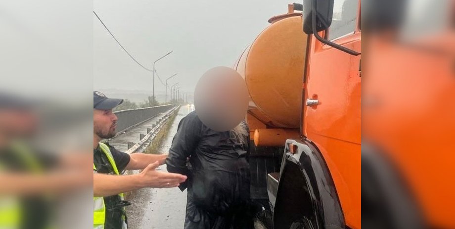 Священник после ДТП, Черновцы ДТП, Черновицкая область ДТП, Буковина ДТП, ДТП священник полиция, Нацполиция ДТП 18 августа