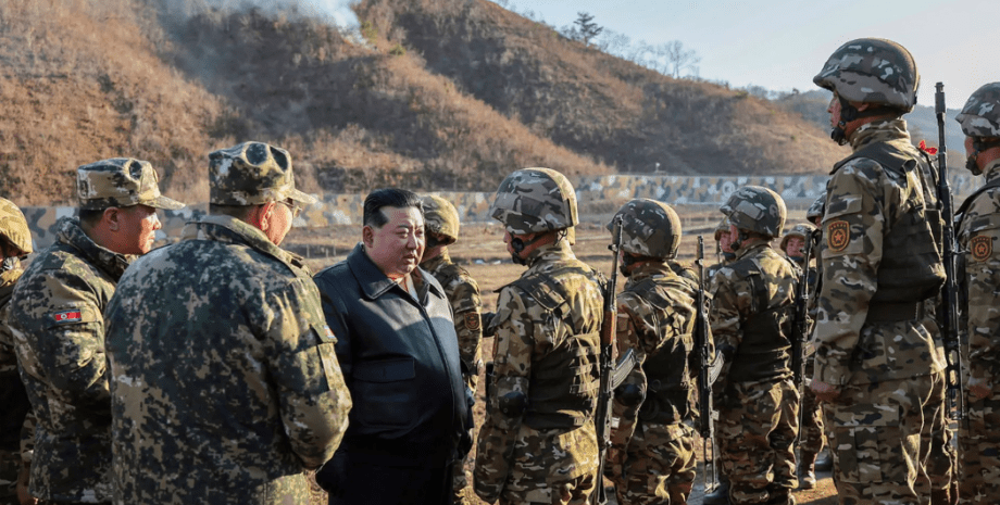 Солдаты из КНДР Солдаты из КНДР, военный из Северной Кореи