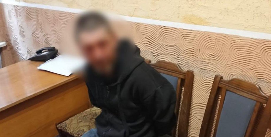 Чоловік напав на поліцію