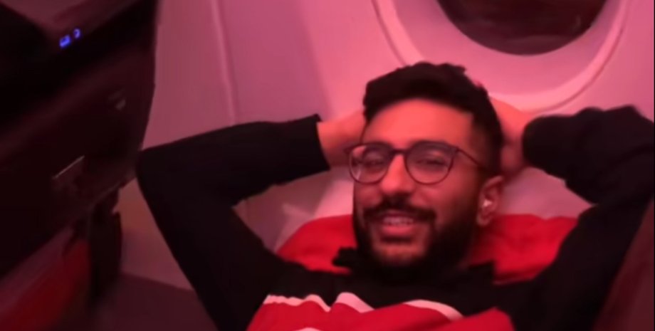 Пара з Великої Британії випадково опинилася на напівпорожньому рейсі Virgin Atlantic до Індії