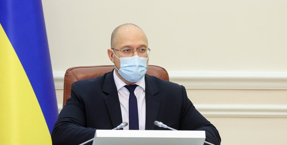 денис шмыгаль, в маске, фото