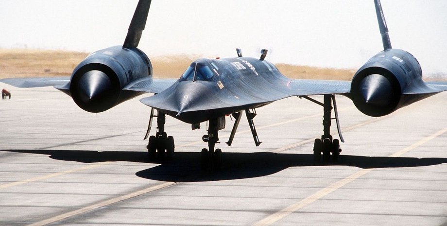 SR-71 Blackbird, американський літак SR-71, Lockheed Corporation, розробка Lockheed, літак-заправник, стратегічний розвідувальний літак