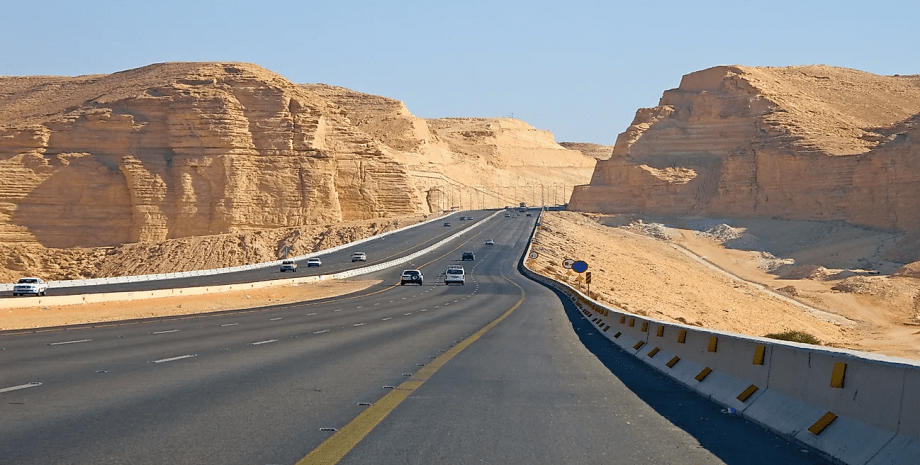 Самая длинная прямая дорога, шоссе в Саудовской Аравии, длинная дорога, магистраль для короля, дорога в пустыне