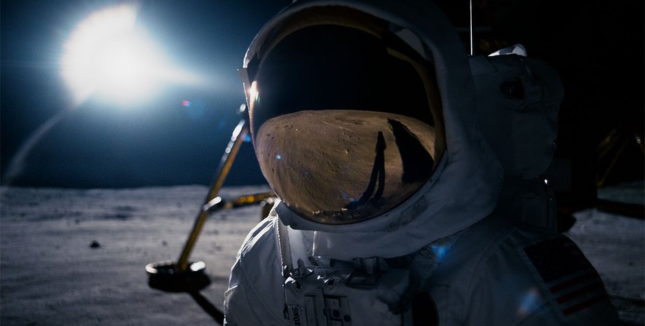 Кадры из фильма "Первый человек"