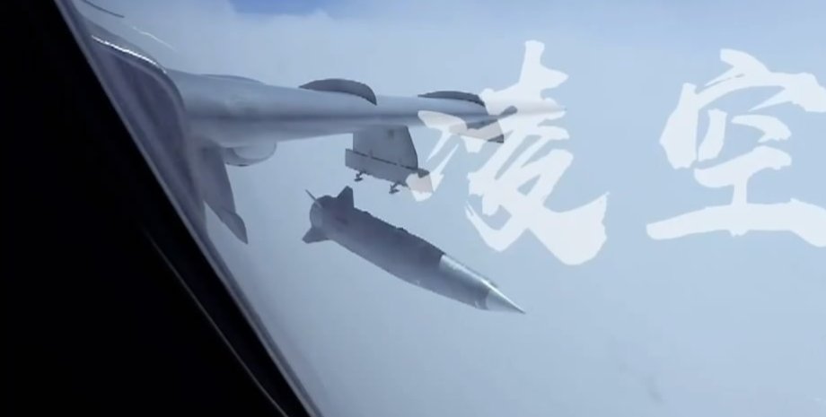 Народно-визвольна армія вперше показала пуск балістичної ракети 2PZD-21 з літака...