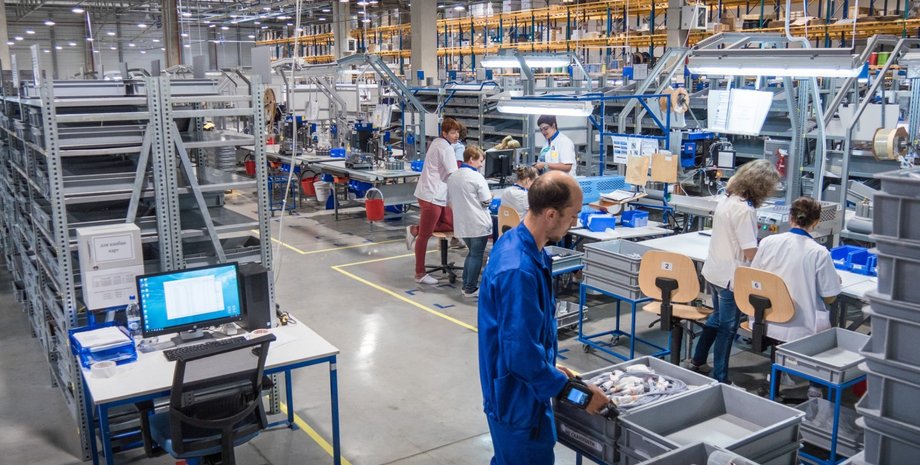 завод, фабрика, беженцы, заработки, работа в Польше, работа в Чехии, работа в Германии, найти работу в Польше,