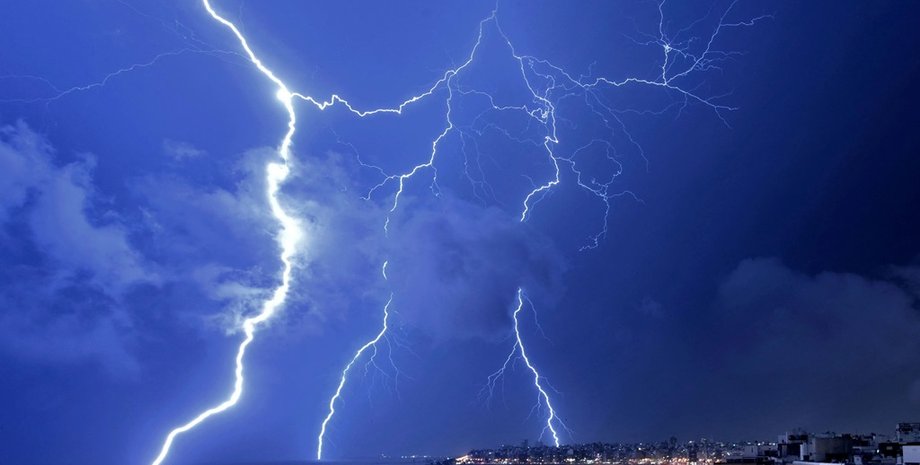молния, удар молнией, удар молнией последствия