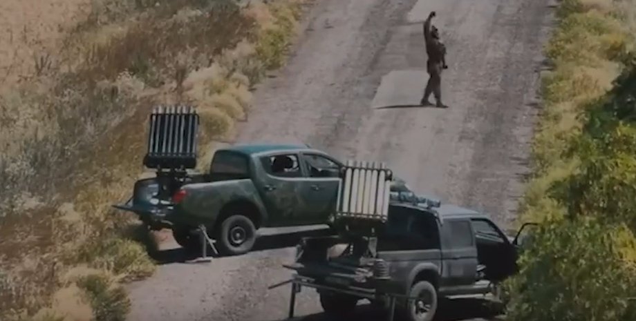 самодельные РСЗО, РСЗО С-8, пискап РСЗО, бандеромобили, Mitsubishi L200