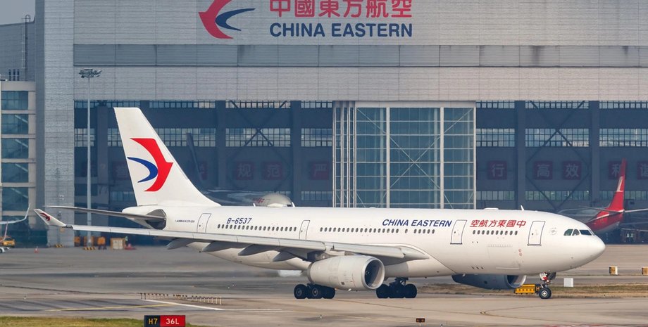 China Eastern Airlines літак