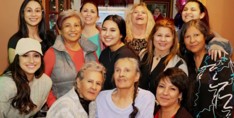 Встреча сестер-близняшек, США, фото, ДНК-тест, невероятные истории из жизни, семья, потерянные родственники