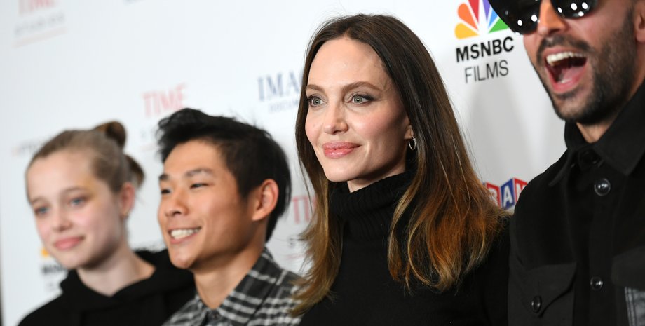 Анджелина Джоли