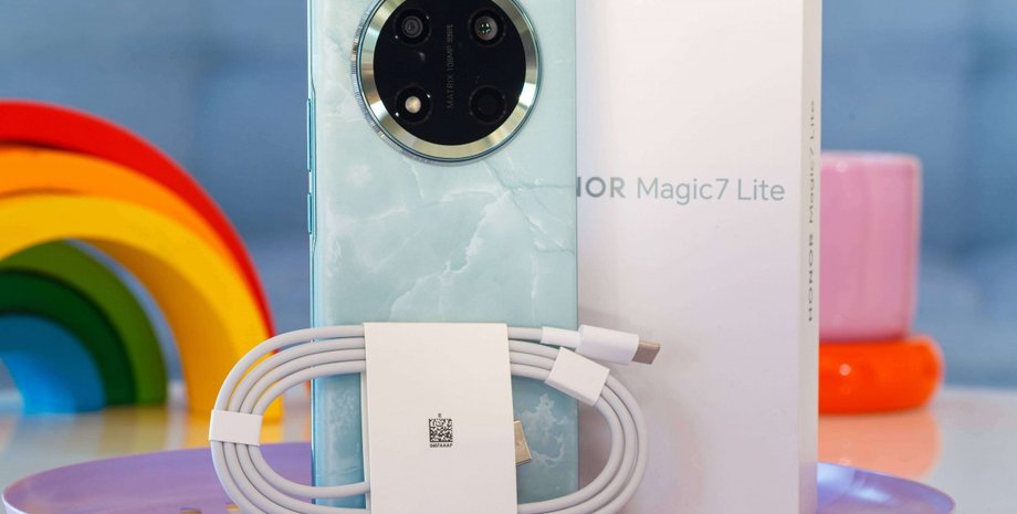 Смартфон Honor Magic7 Lite и зарядное устройство