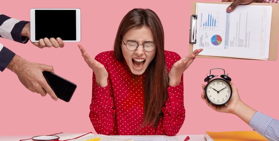 дівчина кричить стрес, робота, емоції