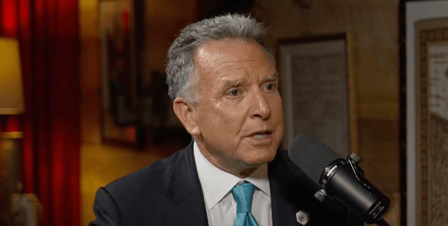 Стів Віткофф під час виступу у медіа