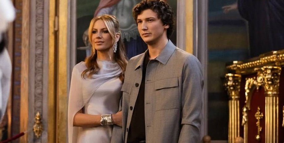 Леся Никитюк с женихом покрестила сына