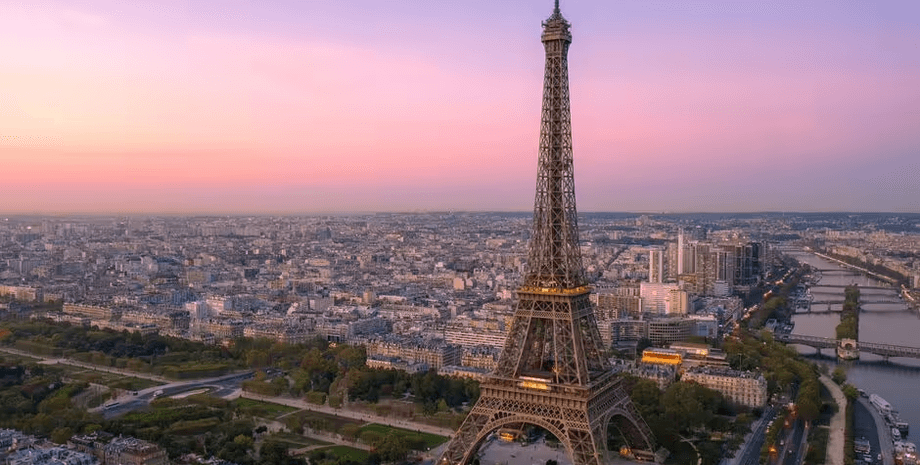 Французькі правоохоронці запобігли теракту на Ейфелефій вежі у Парижі