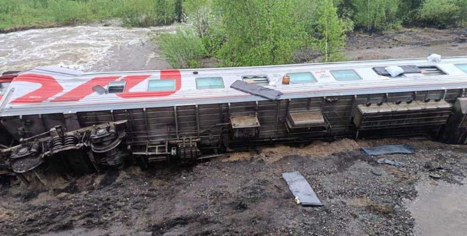 Комі, зійшов потяг, сходження вагонів, сходження потягу, зійшли вагони