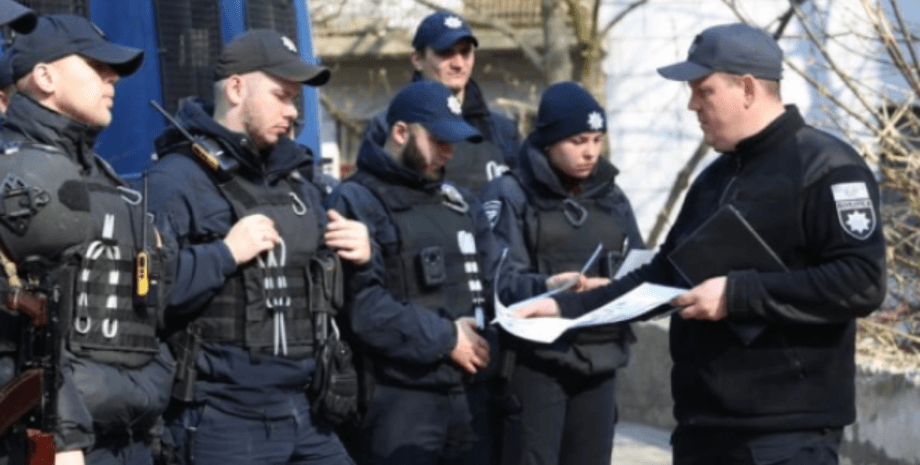 Полицейские