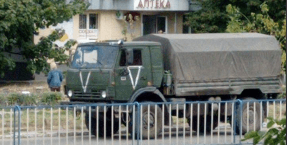 техника ВС РФ, автомобиль, дом, дорога, деревья