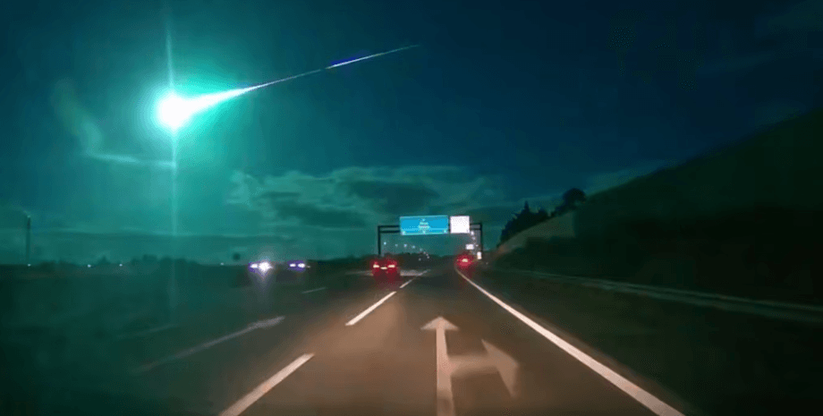 В Германии обломки метеорита упали на жилые дома