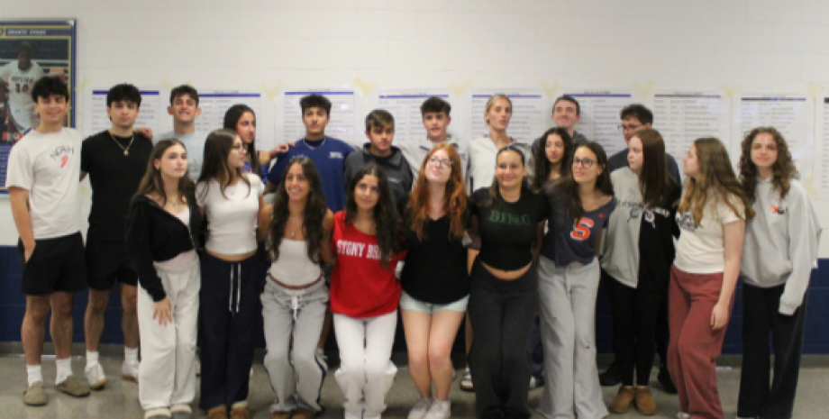 Среди 500 учеников дипломы получат аж 30 близнецов близнецы, школа, сша, выпускной