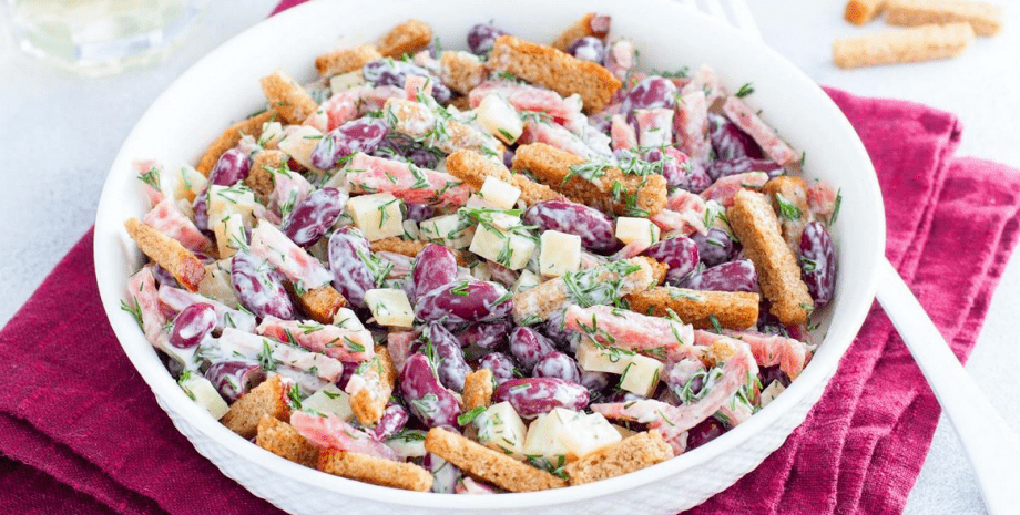 салат салат, квасоля, сухарі, ковбаса, їжа, закуска, страва