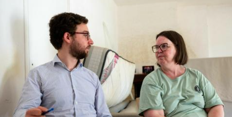 Работа для людей с инвалидностью, женщине 20 лет выплачивали зарплату за то, что она ничего не делала