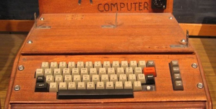 Один из первых компьютеров Apple / Фото: ironresponse.ru