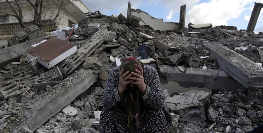 Туреччина, землетрус у Туреччині, зруйнований будинок у Туреччині
