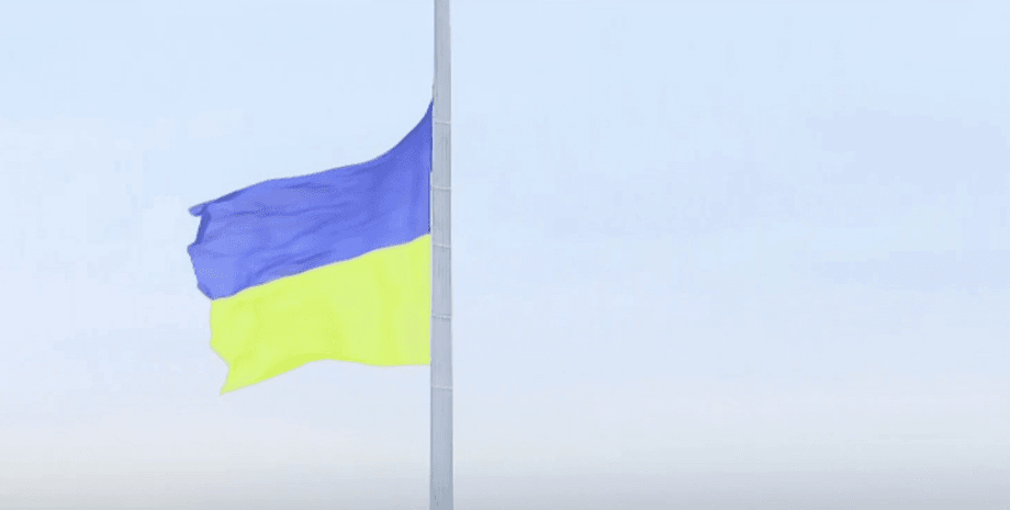 головний прапор України Головний прапор України приспустили