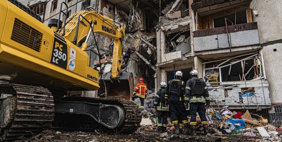 Un homme de 15 ans a été obtenu à Kharkiv dans l'immeuble à Kharkiv, Oleg Synigu...