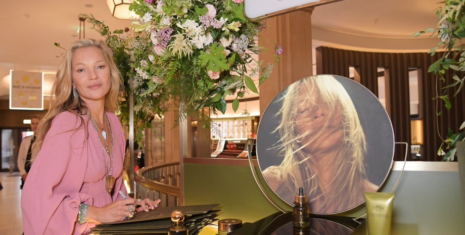 Кейт Мосс, Кейт Мосс стиль, Кейт Мосс платье, красное платье, Кейт Мосс кока-кола, diet coke, лондон