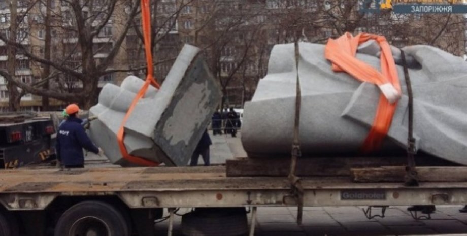 В Запорожье демонтировали памятник Дзержинскому / Фото: hromadske-zp.tv