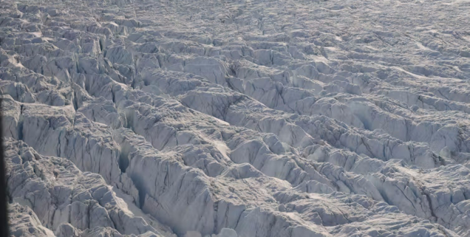 Трещины, через которые можно пролететь на вертолете гренандия, ледяной щит гренландии, гренландия трещины