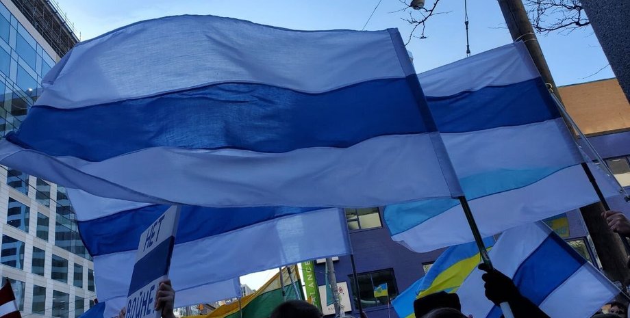 супружеская пара, Беларусь, центр Москвы, воздушные шарики, оппозиционный флаг, Легион "Свобода России"