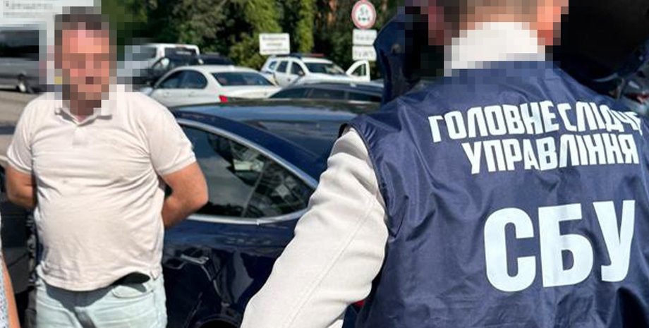 Правоохоронці затримали "крота" ФСБ у НАБУ, який продавав адреси силовиків російським агентам для влаштування терактів, розповіло відомство