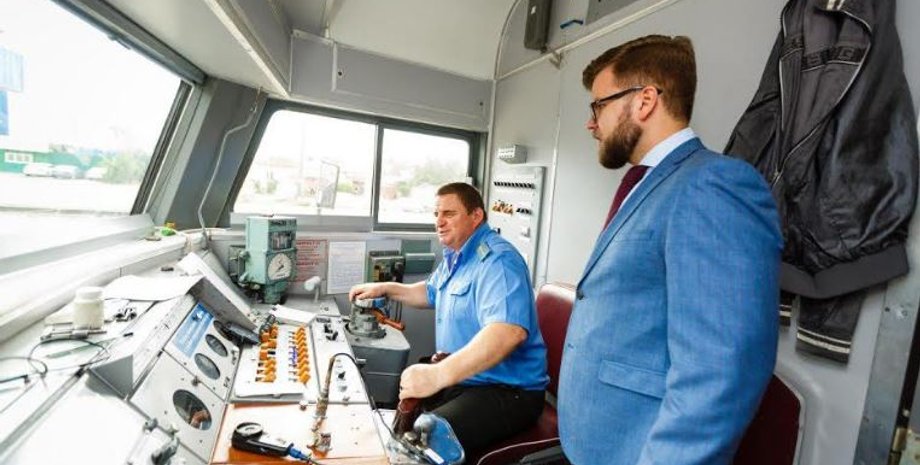 Евгений Кравцов (справа) / Фото: пресс-служба "Укрзализныци"