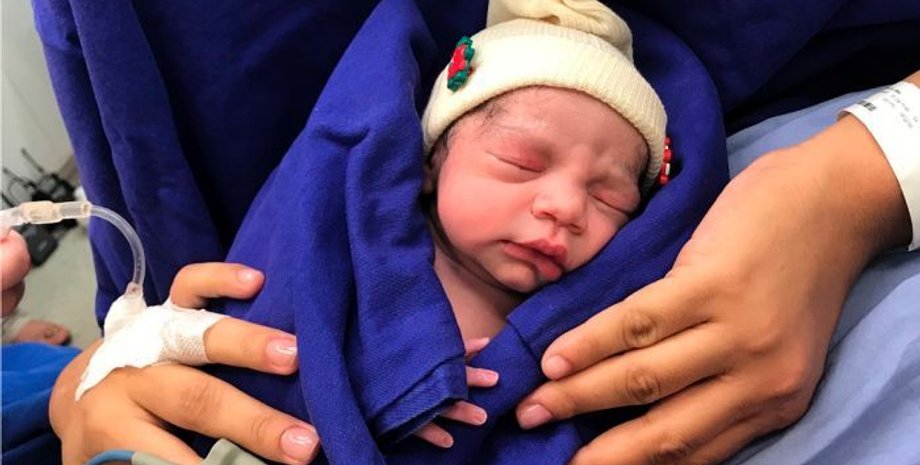 Первый ребенок, рожденный с помощью матки от мертвого донора. Фото: Dr Wellington Andraus
