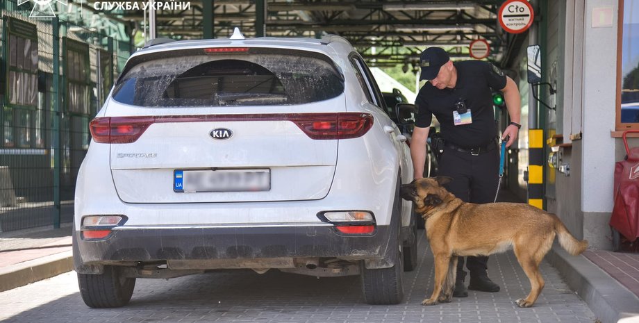 прикордонник із собакою