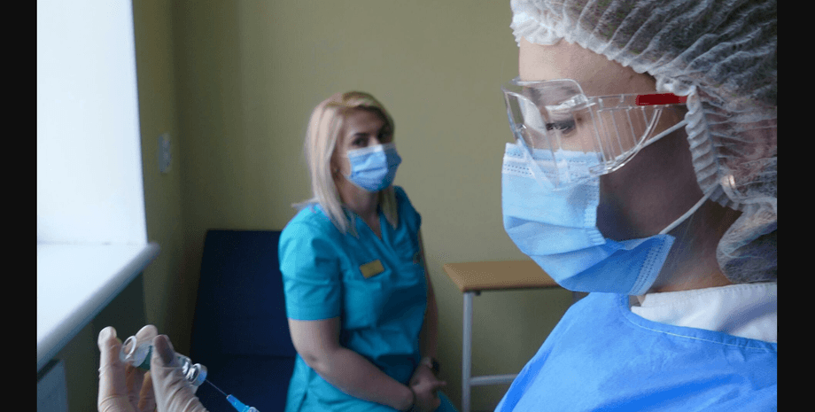 вакцинація, коронавірус, лікар, пацієнт, фото