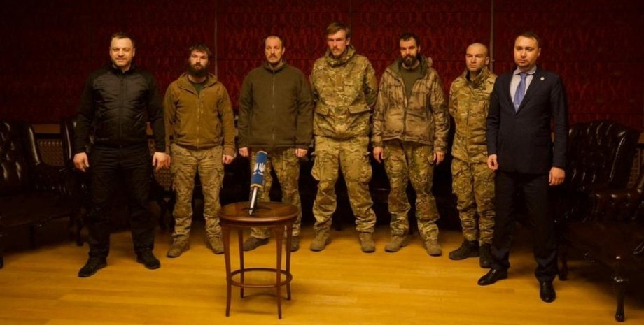 Обмін полоненими військовополонені офіцери Азов Азовсталь визволення