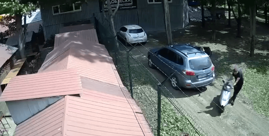 Вибух скутера біля військових ЗСУ