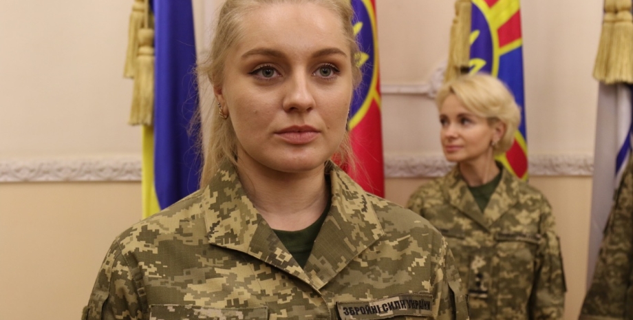 військова форма для жінок, жіноча польова форма, польова форма для жінок в Україні