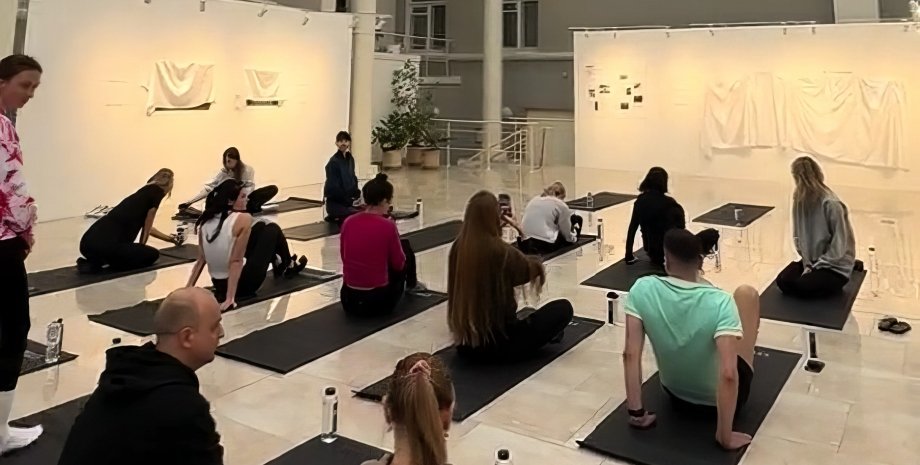 W National Museum of Taras Shevchenko odbyły się zajęcia jogi, za które organiza...